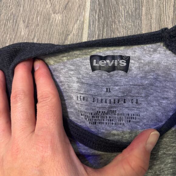 Levi's Men’s Charcoal and Black Long Sleeve Raglan Relaxed Fit Tee Size XL - Picture 2 of 7